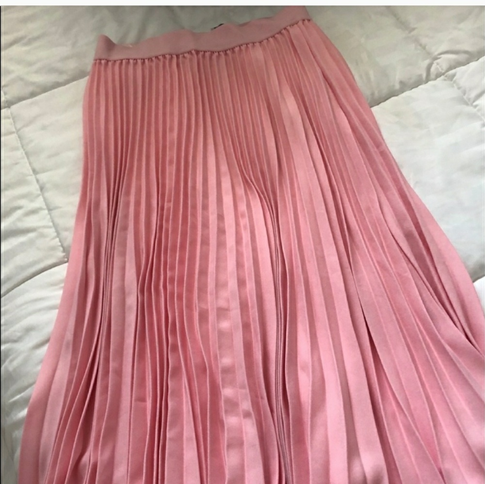 Pink 🌸 pull on accordion skirt